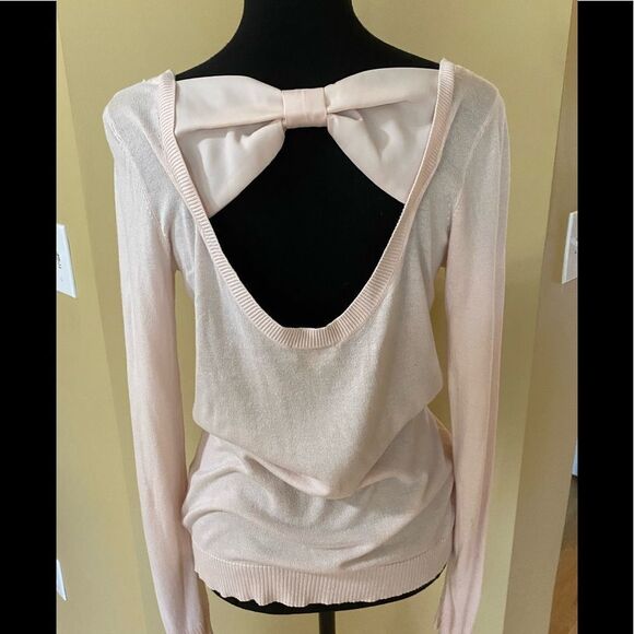 Smart set size small light pink long sleeve sweater with decorative bow in back - Picture 9 of 12